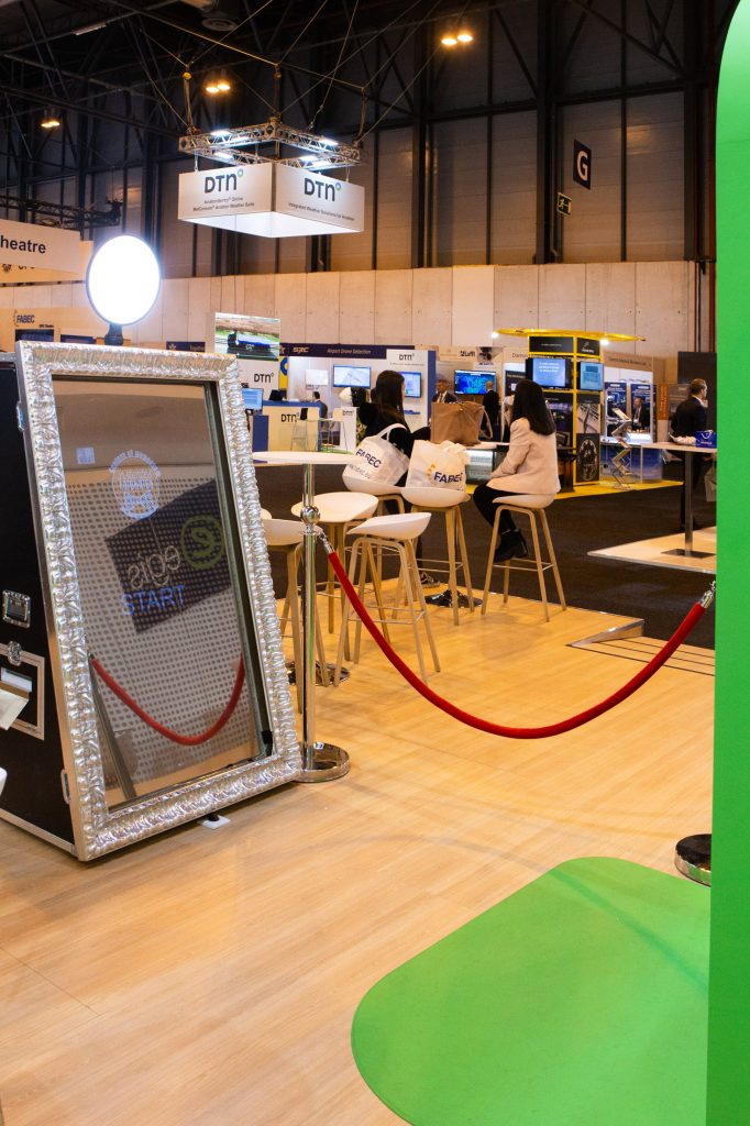 fotomaton espejo magico y cromakey en madrid